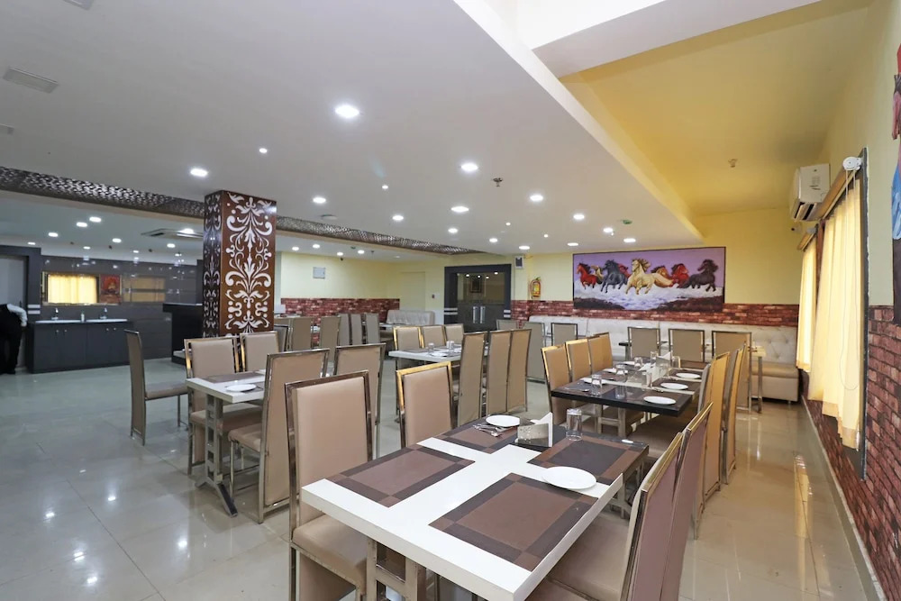 Capital O 30565 Pabitra Royal Regency
