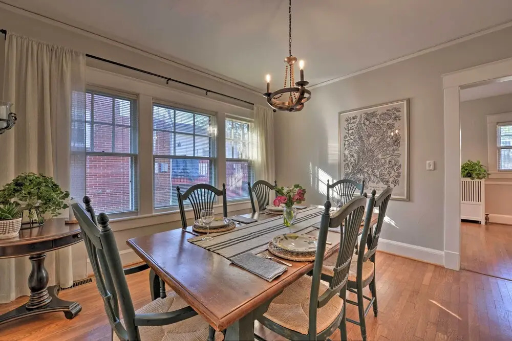 Vintage Chic Cottage < 1 Mile to UNC Greensboro!