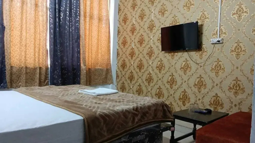 Hotel Trishla Inn Lodging & Boarding