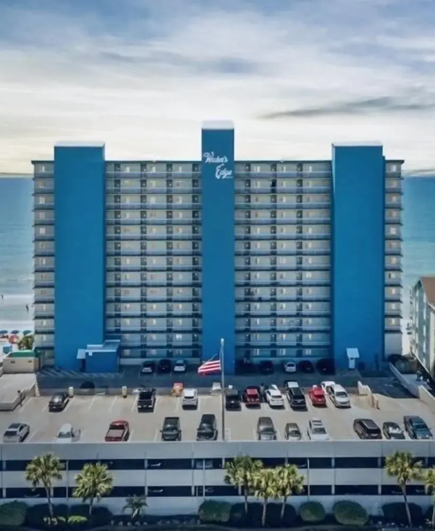 0610 Waters Edge Resort 1 Bedroom Condo by RedAwning