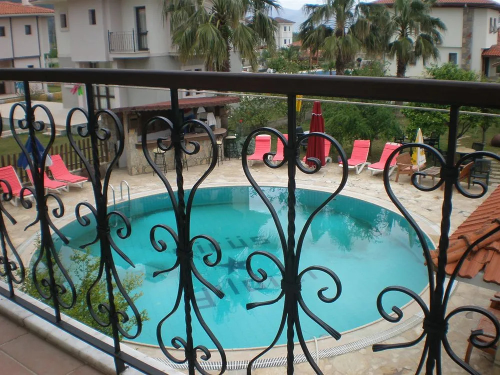 Jade Hotel