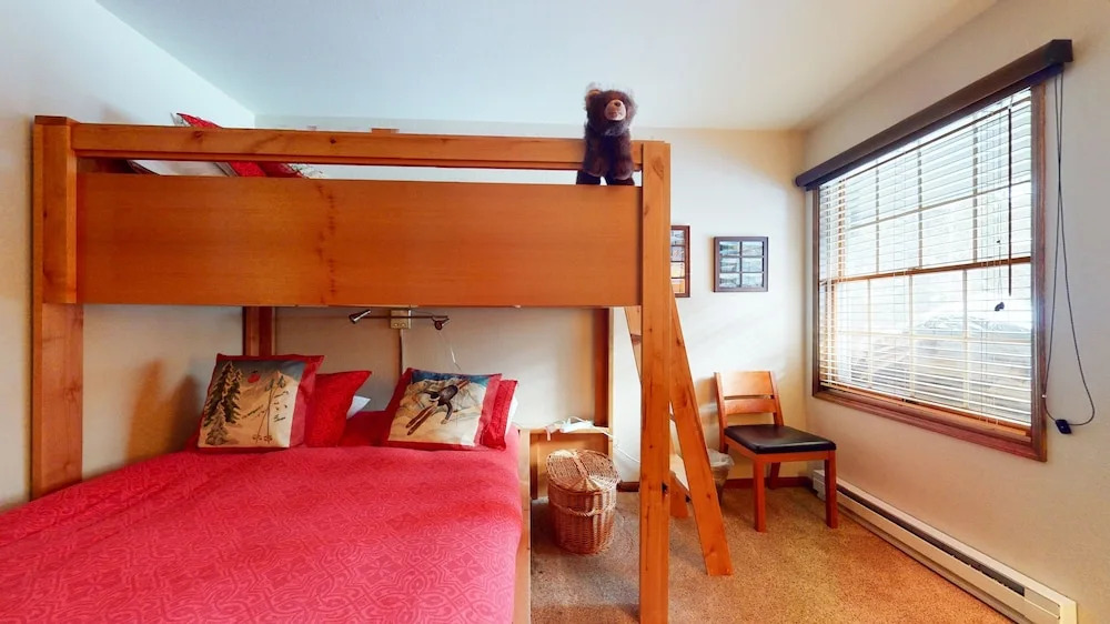 Sierra Megeve 7 Deluxe Remodeled Condo, Just A Short Walk To Canyon Lodge by RedAwning