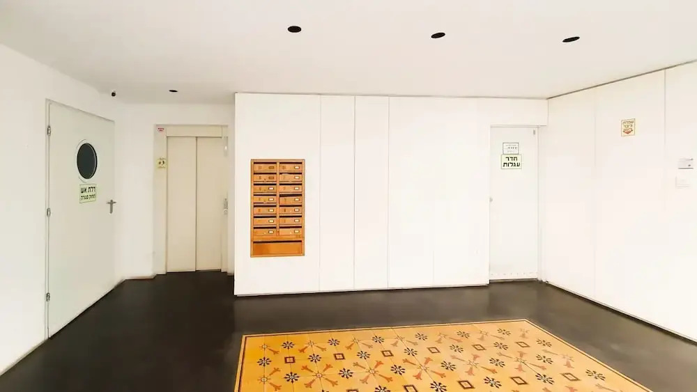 Exclusive 3BDR Near Rothschild TL40