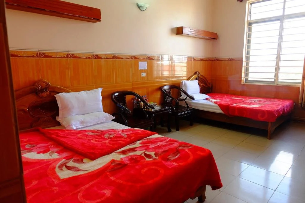 PHÚ QUÝ HOTEL near ĐÔNG KINH MARKET