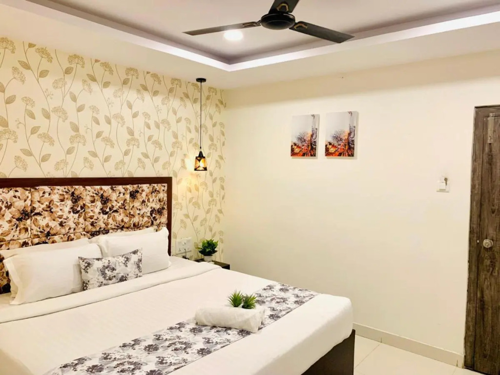 Hotel oak by Mega Groups