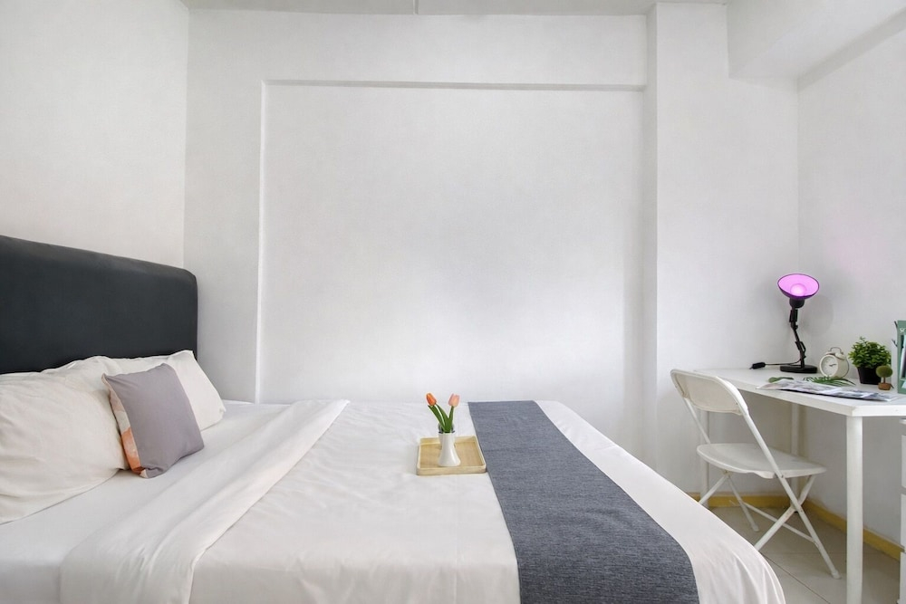 Comfortable And Roomy 2Br At Apartment Green Pramuka City