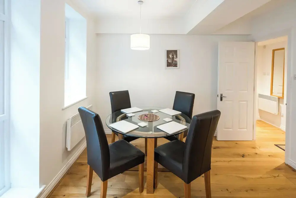 1BD Modern City Oasis: Near London Attractions