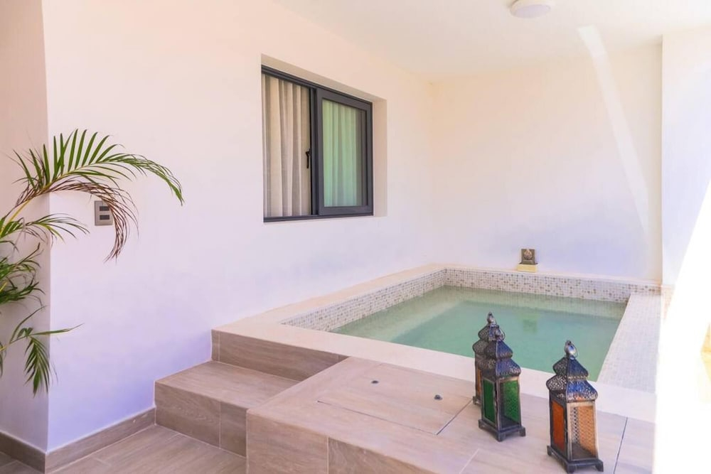 Spacious Modern Apartment With Private Picuzzi