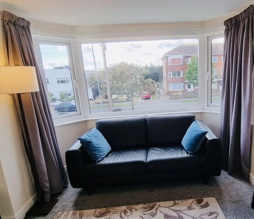 Beachside Home - Sleeps 5, Garden, Parking & Pets