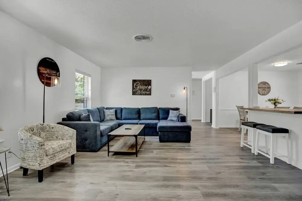 New! Charming House w/ Hot Tub, Grill & Pool Table