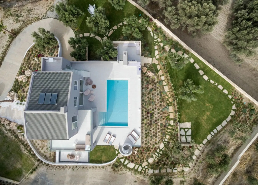 White Grace - A Seductive World of Luxury