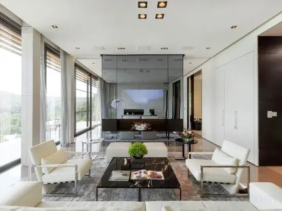Cliff Top Residence