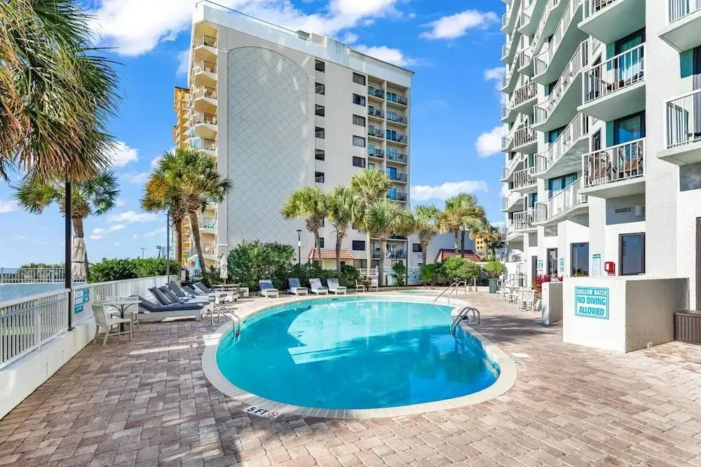 Breakers Boutique Condos | Oceanfront