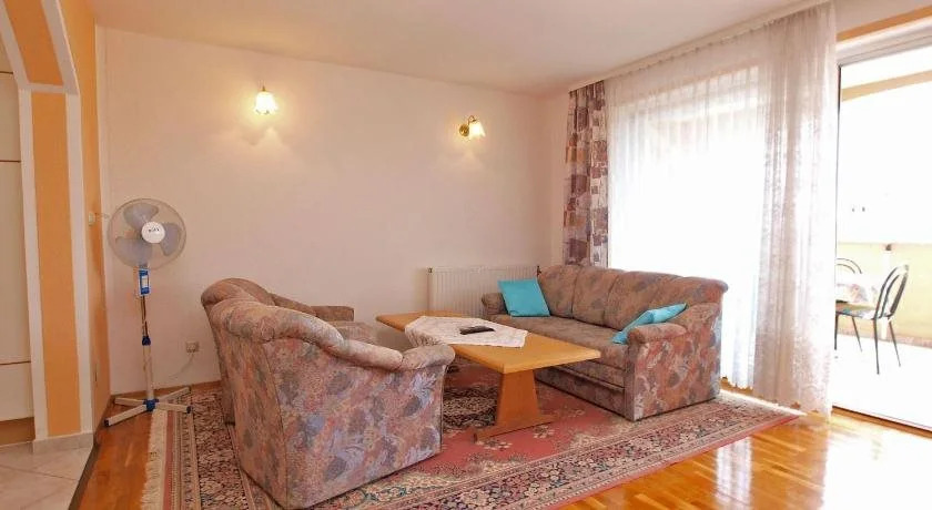 Apartments Denis 19
