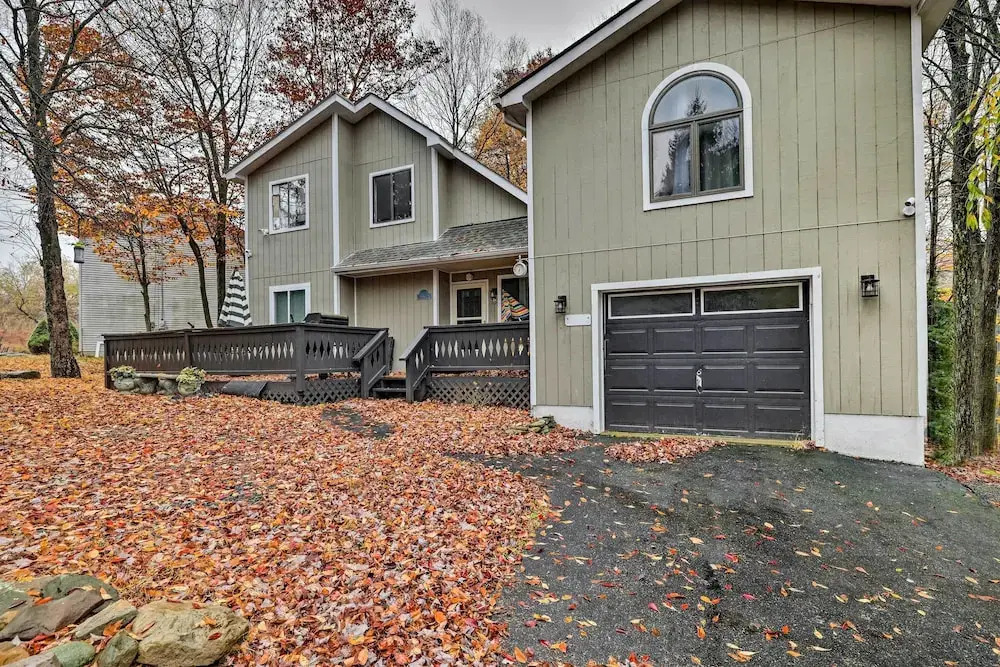 Game Room & Fire Pit: Tobyhanna Family Home
