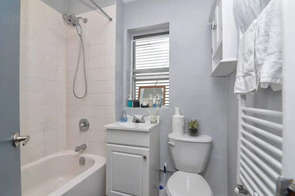 3 Bedroom Leslieville Flat With Roof Terrace