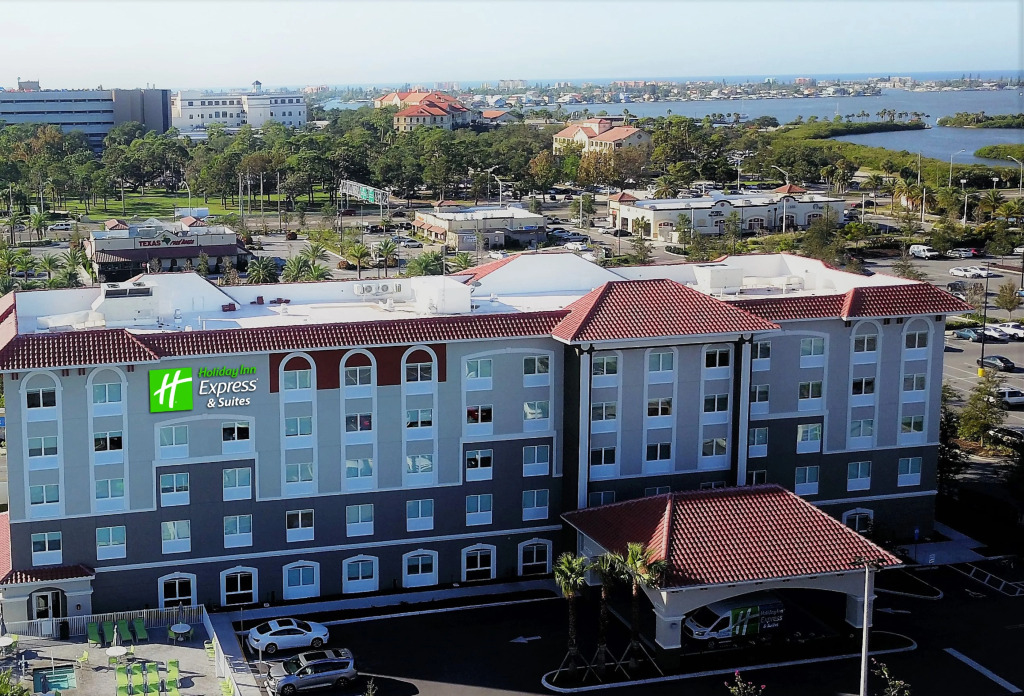 Holiday Inn Express & Suites - St. Petersburg - Madeira Beach by IHG
