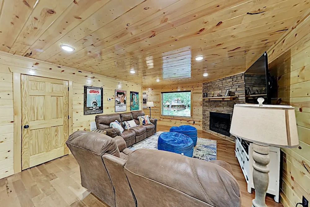 Lakpow45 3 Bedroom Cabin
