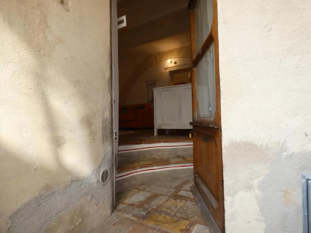 SCAPPO IN UMBRIA, nido cruxburgi