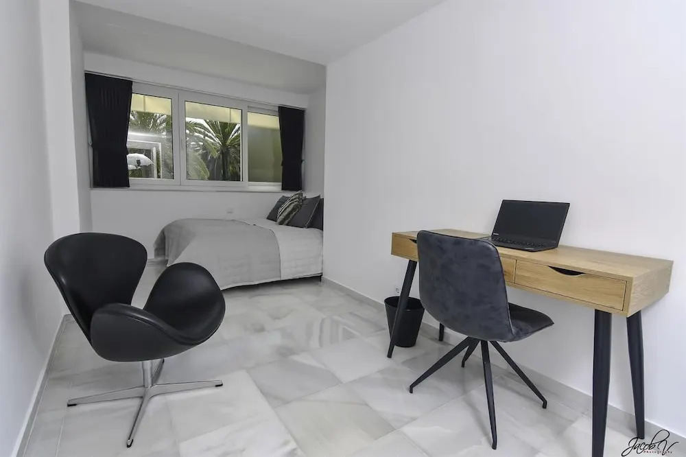 Port Oasis Golden Mile Apartment