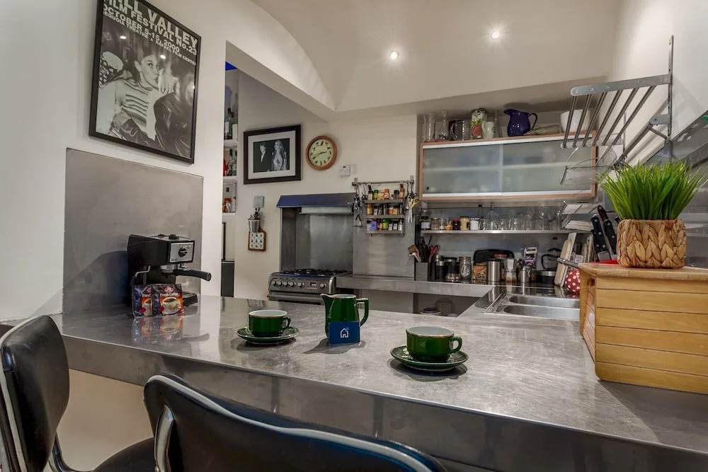 Light And Comfortable Hammersmith Home Ssq