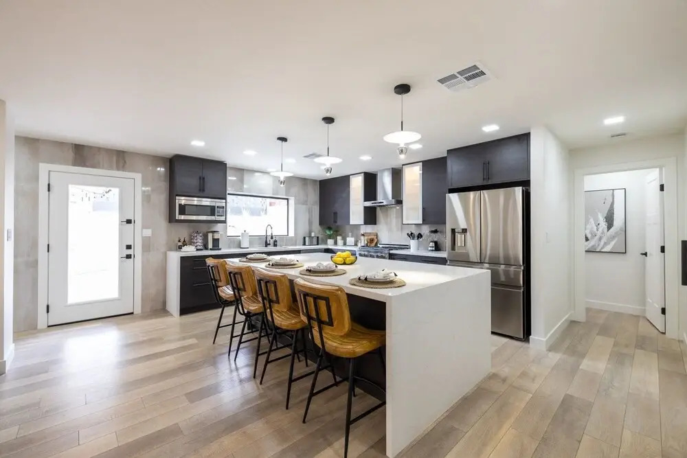 Phoenix 22nd St 4 Bedroom Home by RedAwning
