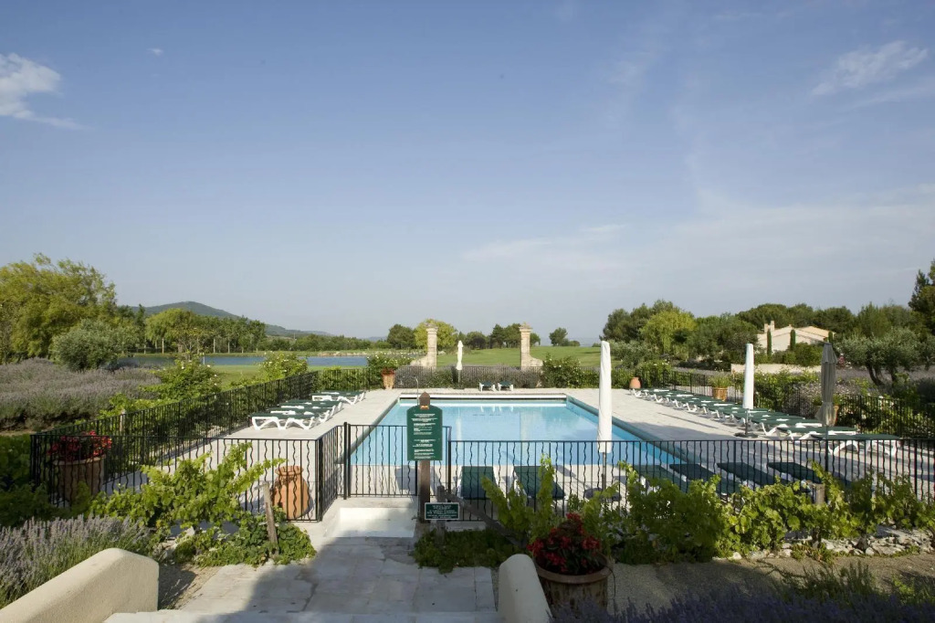 Pierre & Vacances Hotel Du Golf De Pont Royal En Provence