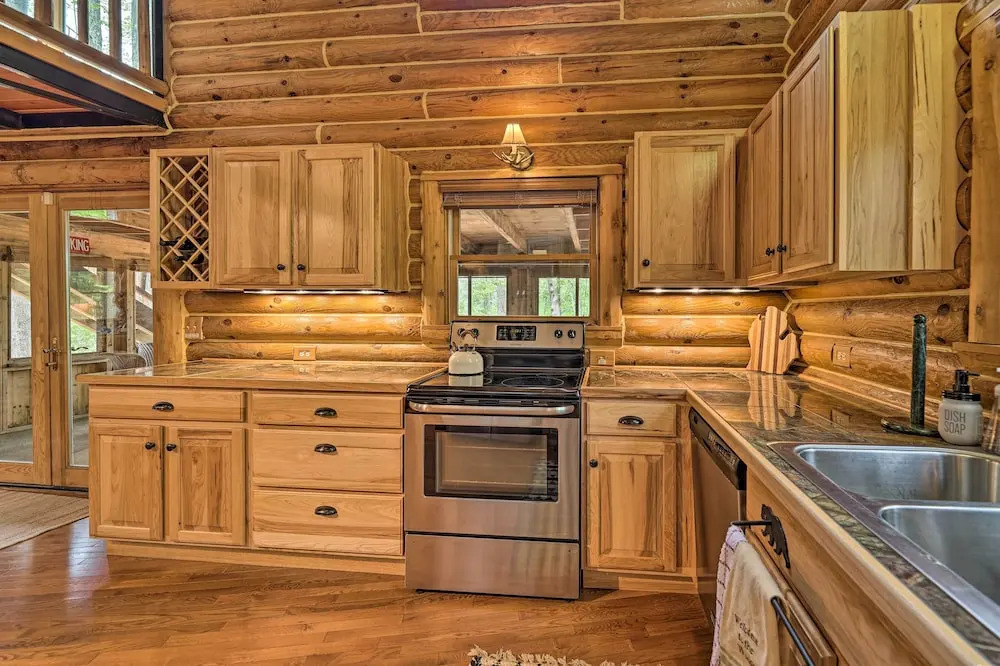Luxe Riverfront Lodge: Group Wine and Ski Retreats