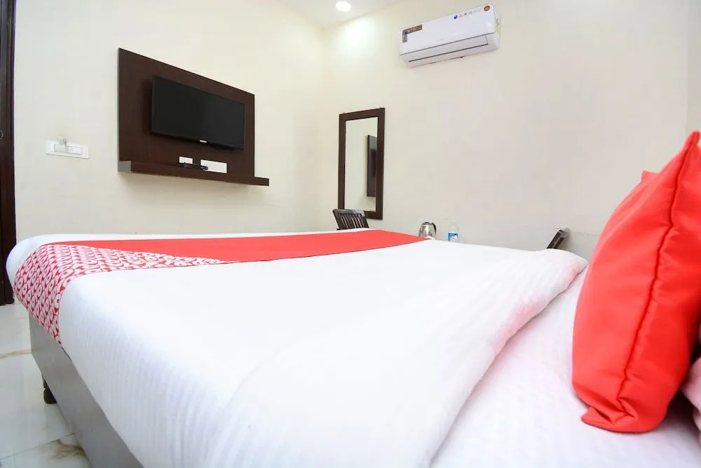 OYO 28282 Hotel J J Crown
