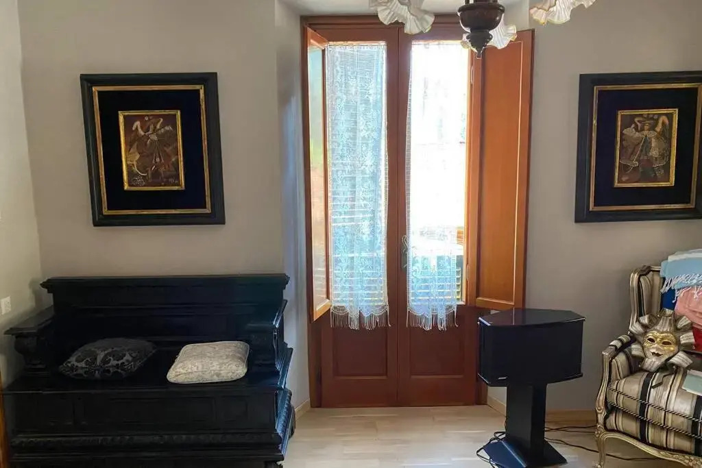 Exceptional 180m2 newly decorated private apartmen