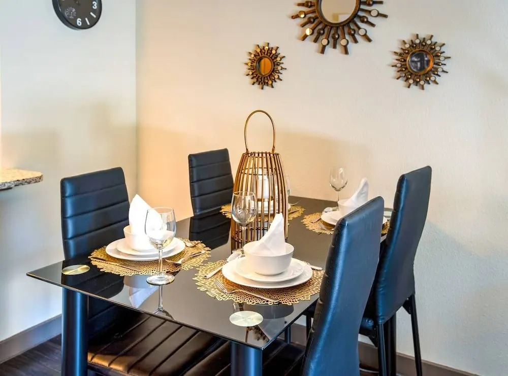Beautiful Home Near Energy Corridor Pool & Patio