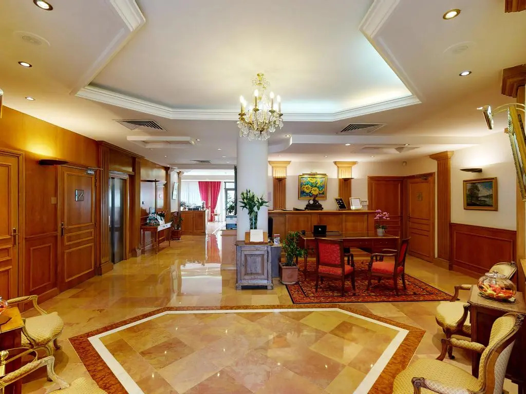 Sun Riviera Hotel