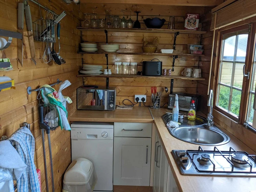 Rustic Log Cabin - Dog Friendly - Sleeps 2 - Views