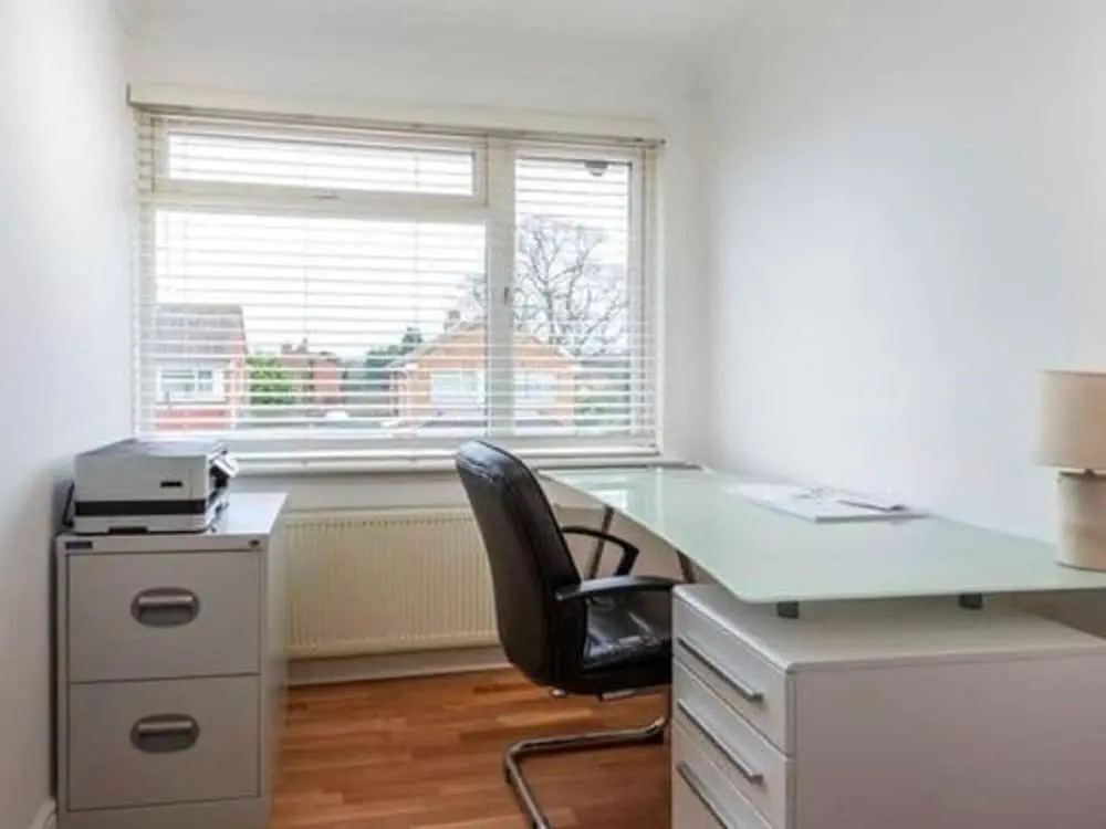 Plush Holiday Home in Slough Near Windsor Castle