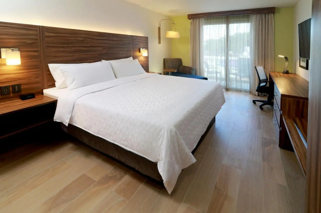 Holiday Inn Express & Suites - Playa del Carmen by IHG