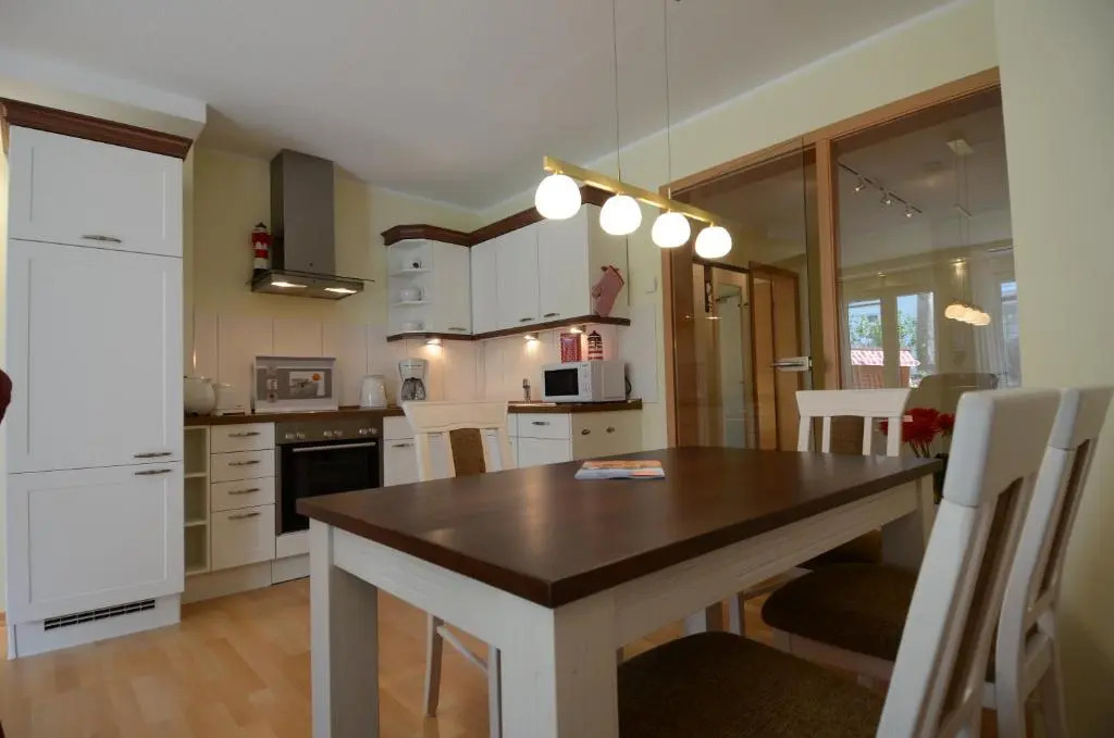 strandnahe FeWo mit 2 Schlafzimmern und Terrasse, Residenz Margarete, Binz