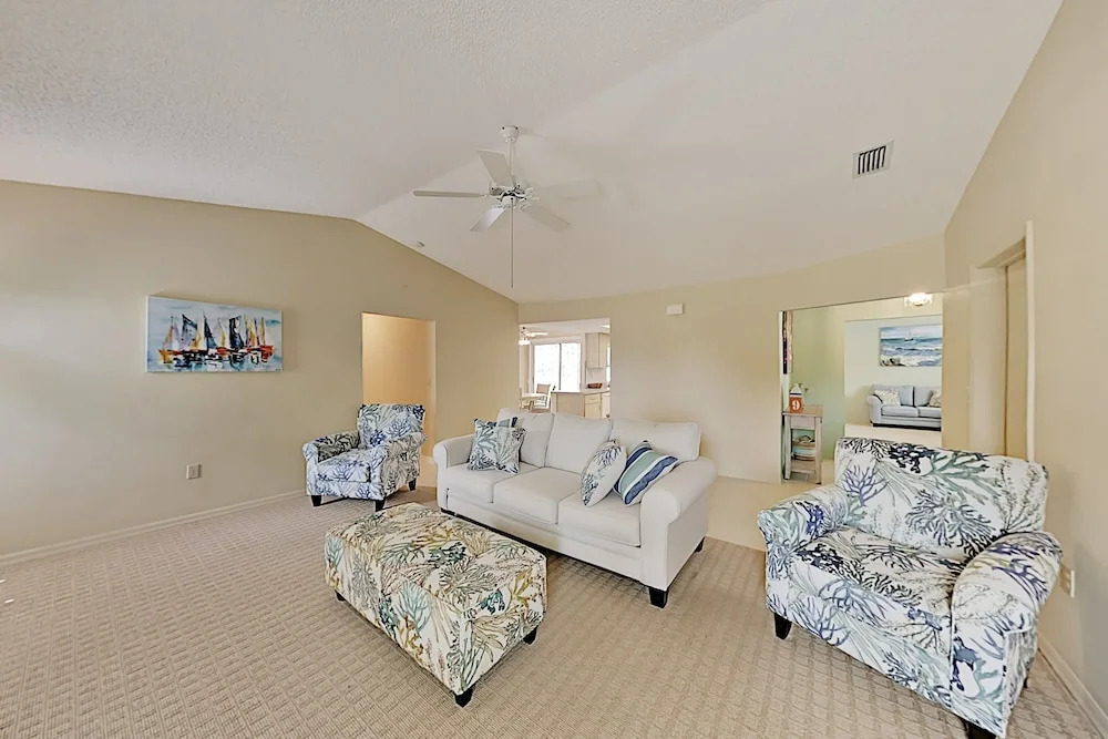 Corner Lot W/ Lanai & Private Pool 3 Bedroom Home