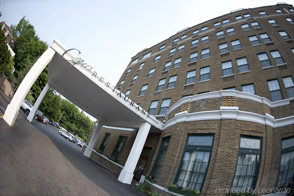 Landmark Inn