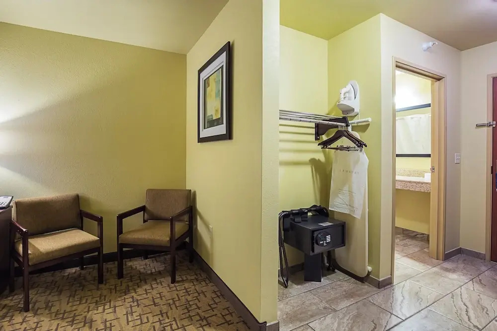 Cobblestone Inn & Suites - Altamont