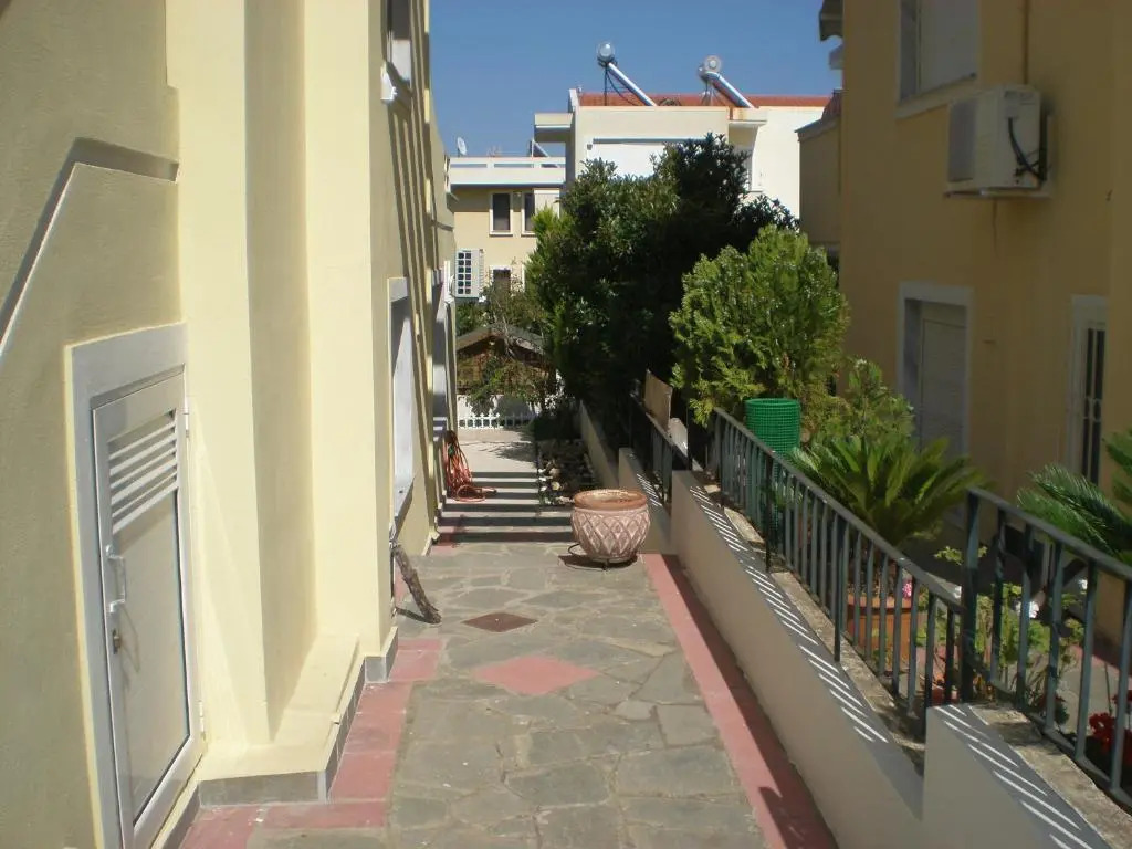 Nikolas & Anezina house