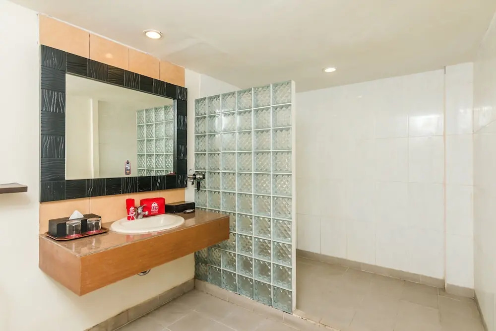 ZEN Rooms Kuta Kartika Plaza 2