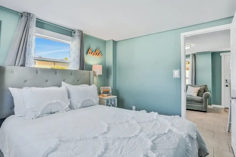 Home 1 Block From 2 Beaches W/private Pool, High-speed Wifi & Central AC