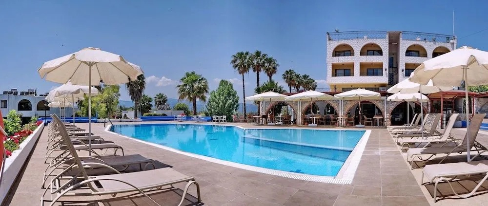 Silver Bay Hotel & Bungalows