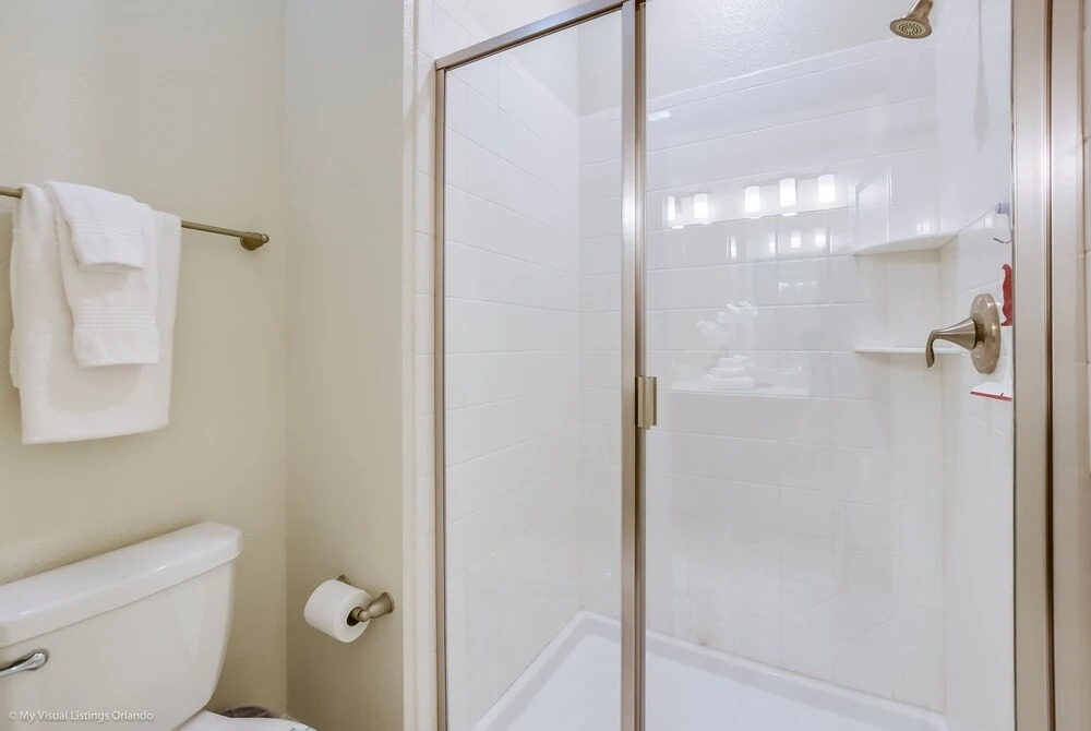 5 Bedroom 4 Bathroom Storey Lake