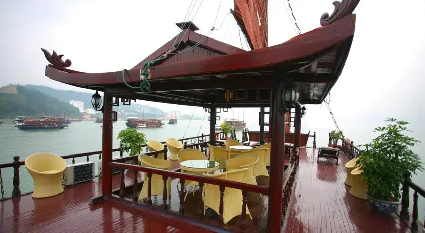 Elizabeth Sails