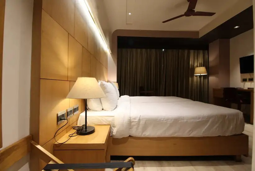 Hotel Charan Plaza