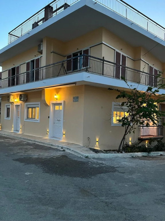 Olive Gem 2-bed Apt Sleeps 4 With Fireplace