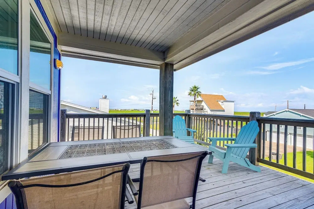 Golf Cart, Pool Access! Beach-walk Galveston Haven