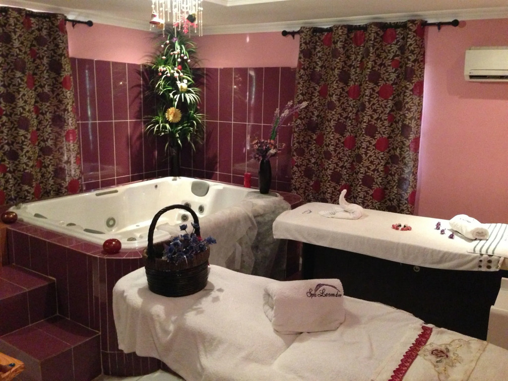 GrandBee Suites