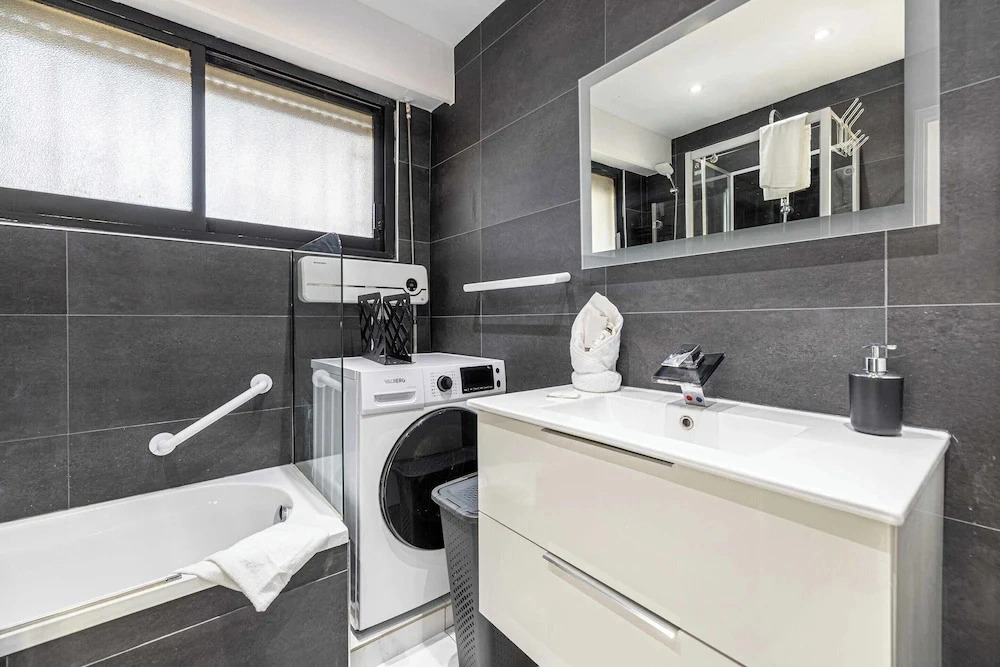 Apt With Terrace and sea View, 2min From the Beach